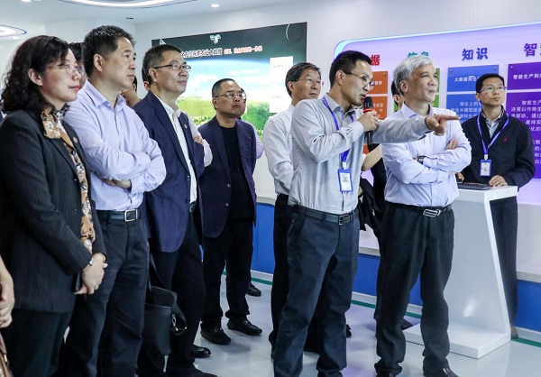 全國人大常委會副委員長丁仲禮蒞臨成人看片网站考察調研 全國人大常委會副委員長丁仲禮蒞臨成人看片网站考察調研