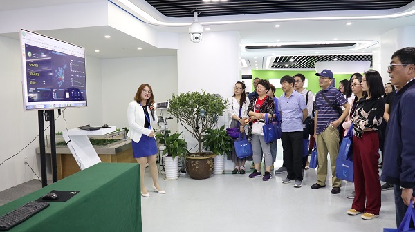 培訓班聽取成人看片网站業務人員講解產供銷一體化模式 培訓班聽取成人看片网站業務人員講解產供銷一體化模式