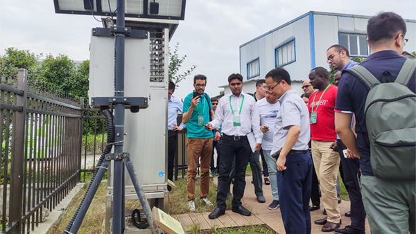 多個國家農業領導與專家在觀摩研討 多個國家農業領導與專家在觀摩研討