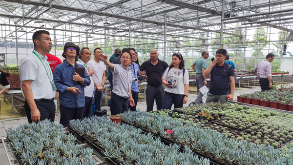 多個國家農業領導與專家在觀摩研討 多個國家農業領導與專家在觀摩研討