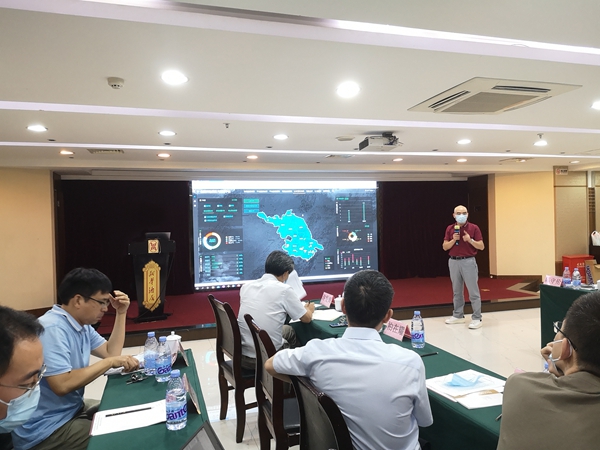 成人看片网站團隊為代表們介紹全國耕地質量大數據平台及其建設情況 成人看片网站團隊為代表們介紹全國耕地質量大數據平台及其建設情況