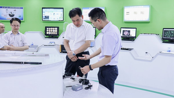 浙江省農業農村廳副廳長唐冬壽一行蒞臨成人看片网站調研2 浙江省農業農村廳副廳長唐冬壽一行蒞臨成人看片网站調研2