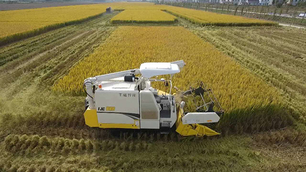 “無人農場”示範基地 “無人農場”示範基地