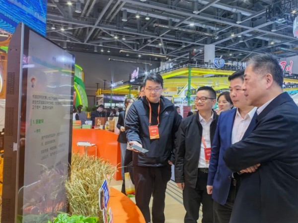 1764121452443578.jpg 問稷互動_副本.jpg